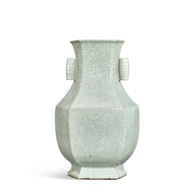 六方貫耳壺  Six sided pierced ear pot